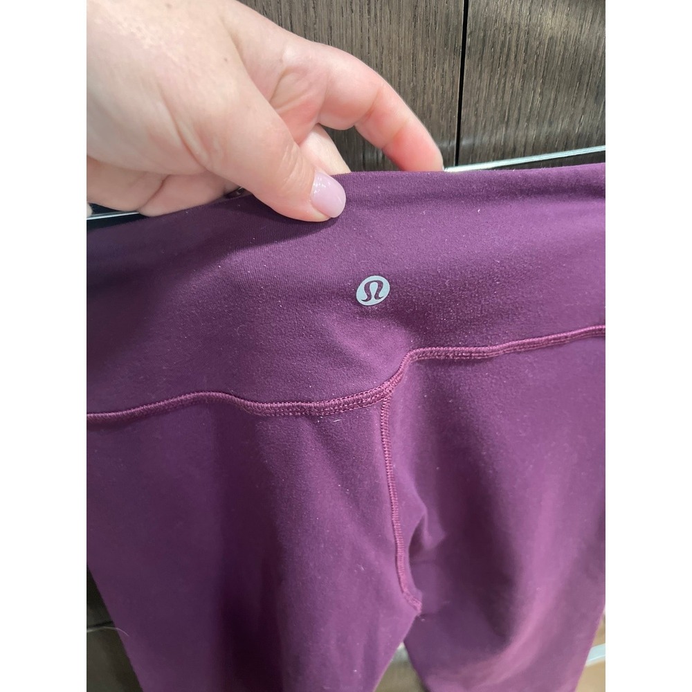 Lululemon purple leggings women's size 6 28" inseam - Picture 4 of 4